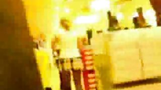 स्कँकी रेडहेड कुत्री रोक्साना ट्रिप तिच्या कूचला दर्जेदार ल्यूब कामासाठी सेवा देते