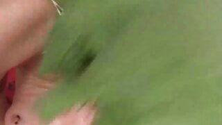 बुटी बेब चॅनेल चावेझ तिच्या गुदद्वारावर बोट करत आहे