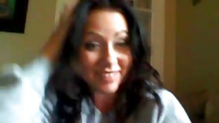 कॅमेर्‍याबद्दल कोणतीही हाडं न बनवणार्‍या सेक्सी ब्लॉन्ड चिकचे फोटोसेशन