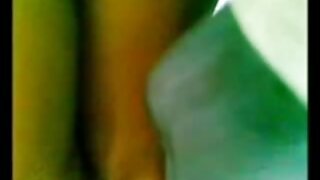 तुम्हाला या गोंडस सोनेरी milf चे मोठे नैसर्गिक स्तन नक्कीच पहायचे आहेत